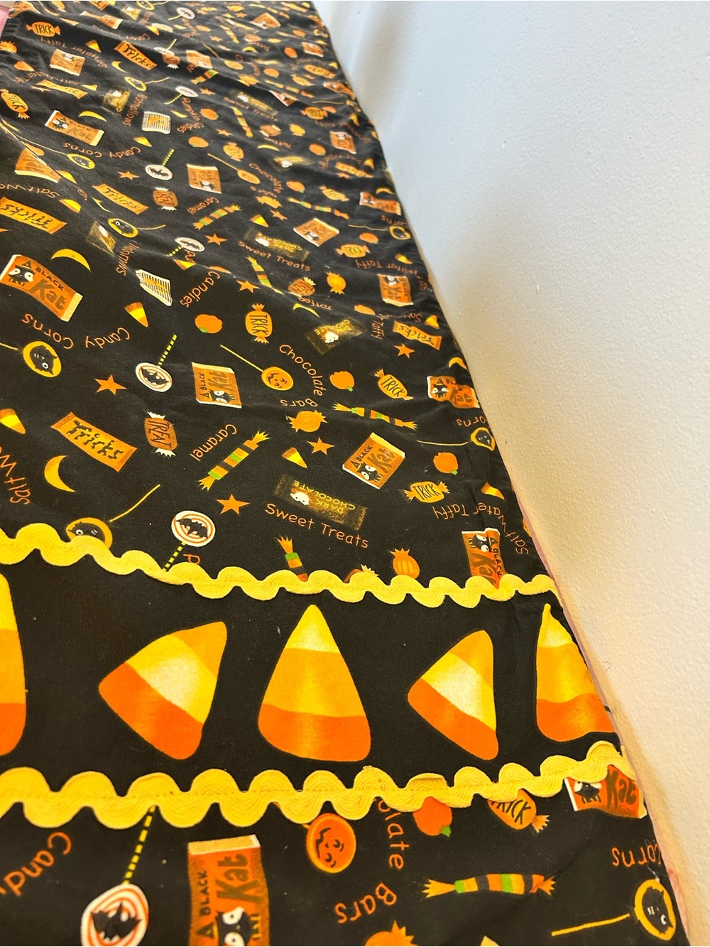 Vintage Debbie Mumm Jo-Ann Fabrics Halloween Candy Corn Table Runner 5.8 feet